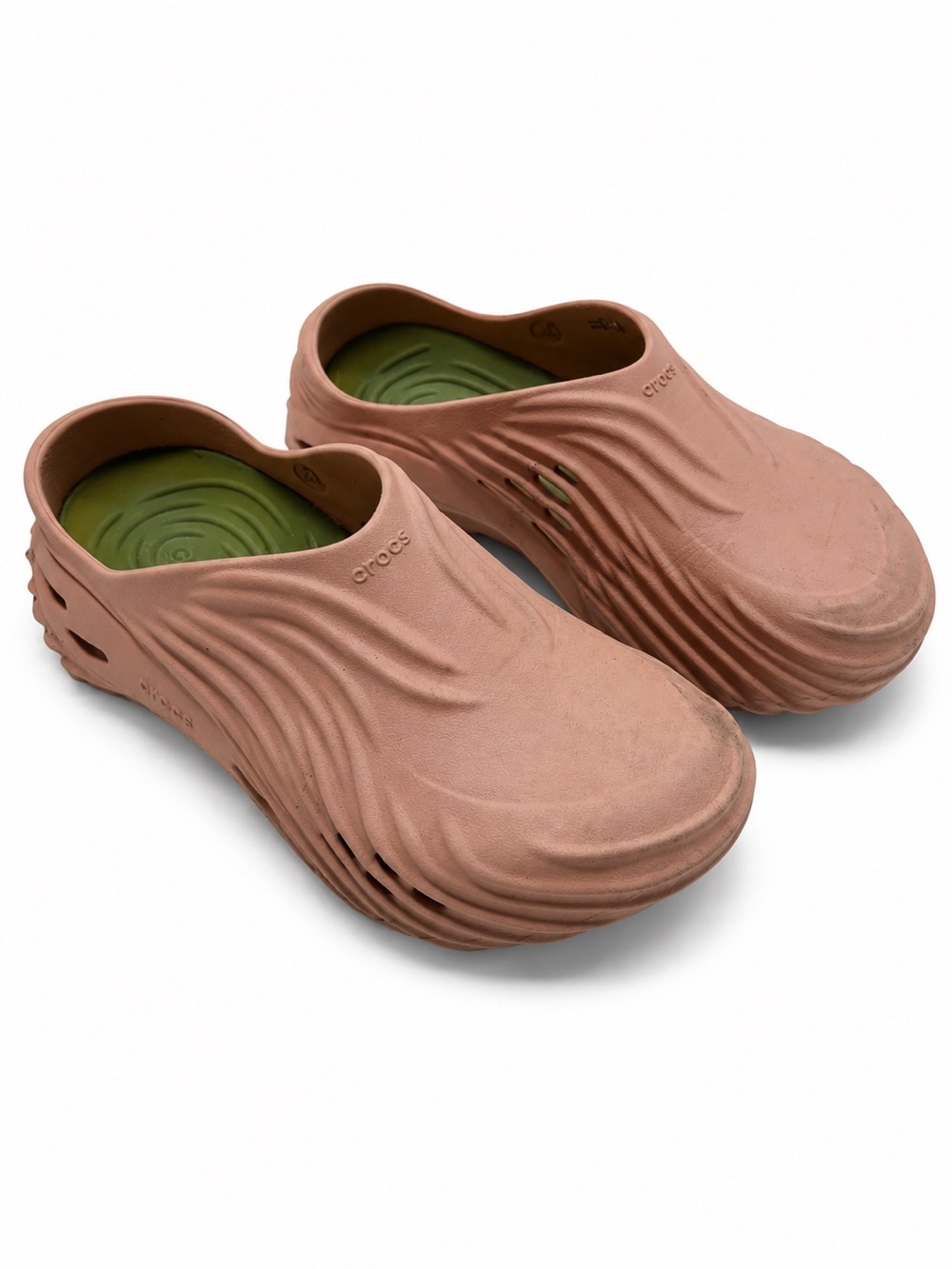 CROCS Wave-Textured Clog in Dusty Pink with Olive Green Insole